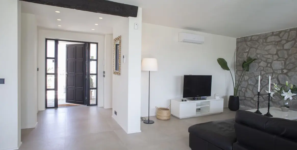 Sale of detached villa in Sierrezuela 25