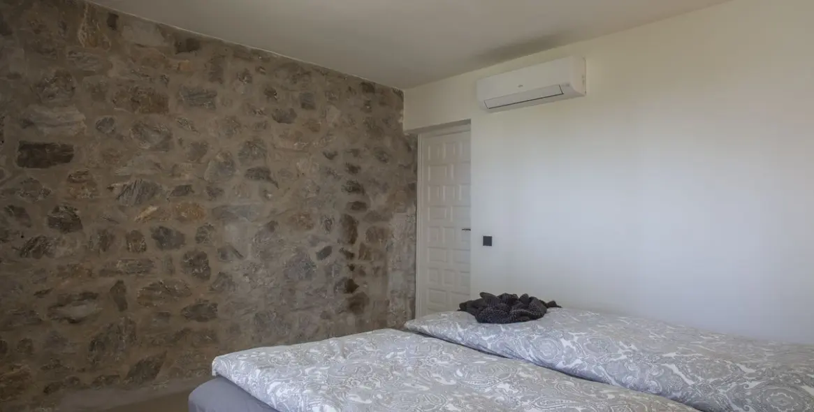 Sale of detached villa in Sierrezuela 30