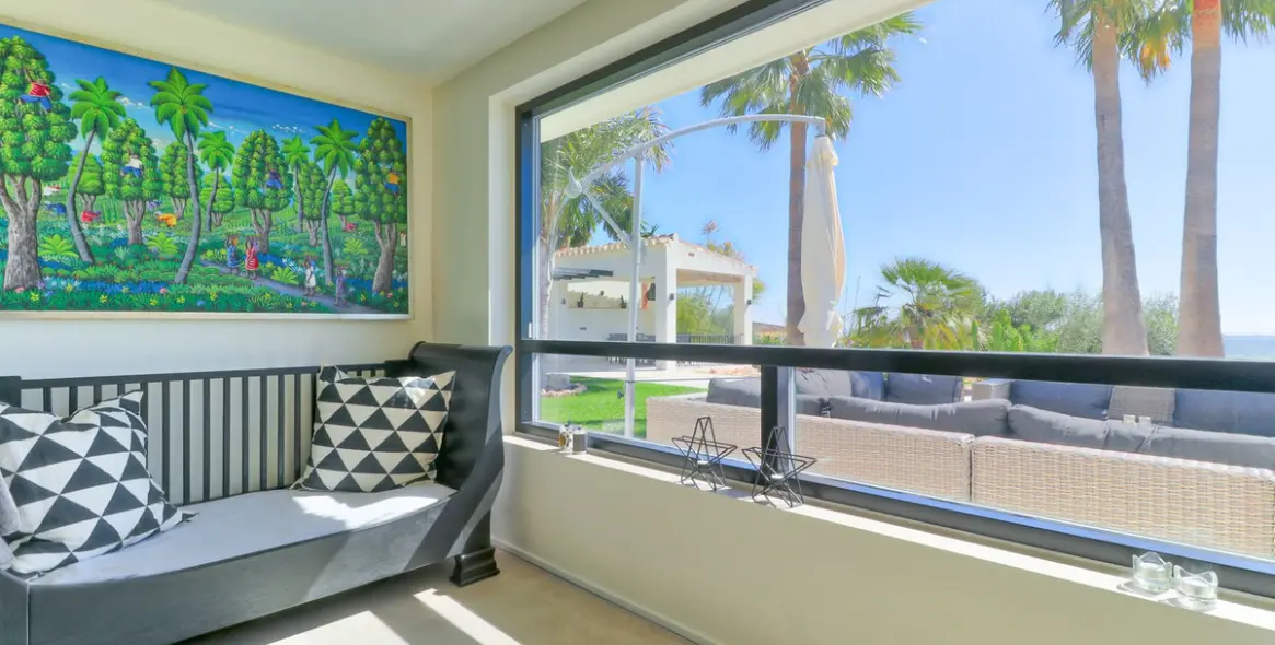 Sale of detached villa in Sierrezuela 46