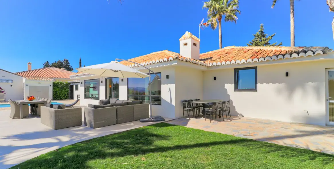 Sale of detached villa in Sierrezuela 60