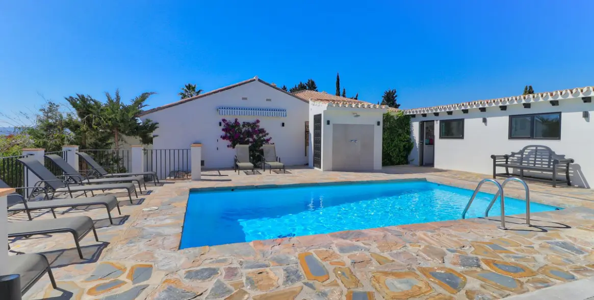 Sale of detached villa in Sierrezuela 62