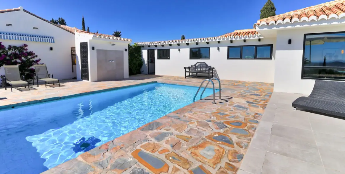 Sale of detached villa in Sierrezuela 63