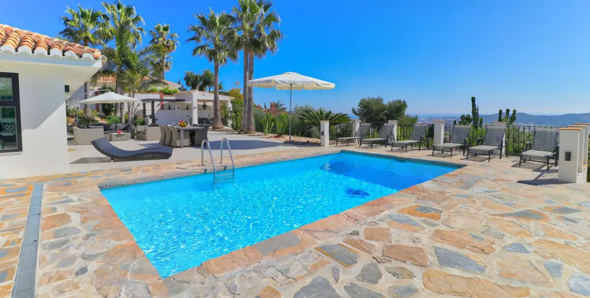 Sale of detached villa in Sierrezuela 65