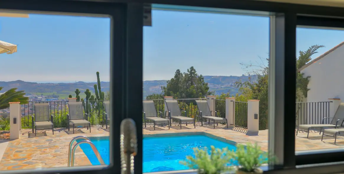 Sale of detached villa in Sierrezuela 69