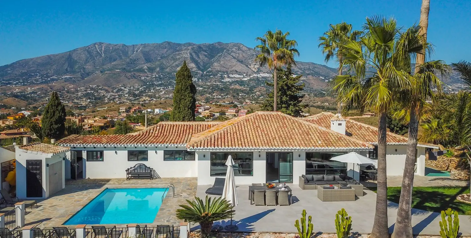 Venta de villa independiente en Sierrezuela 1