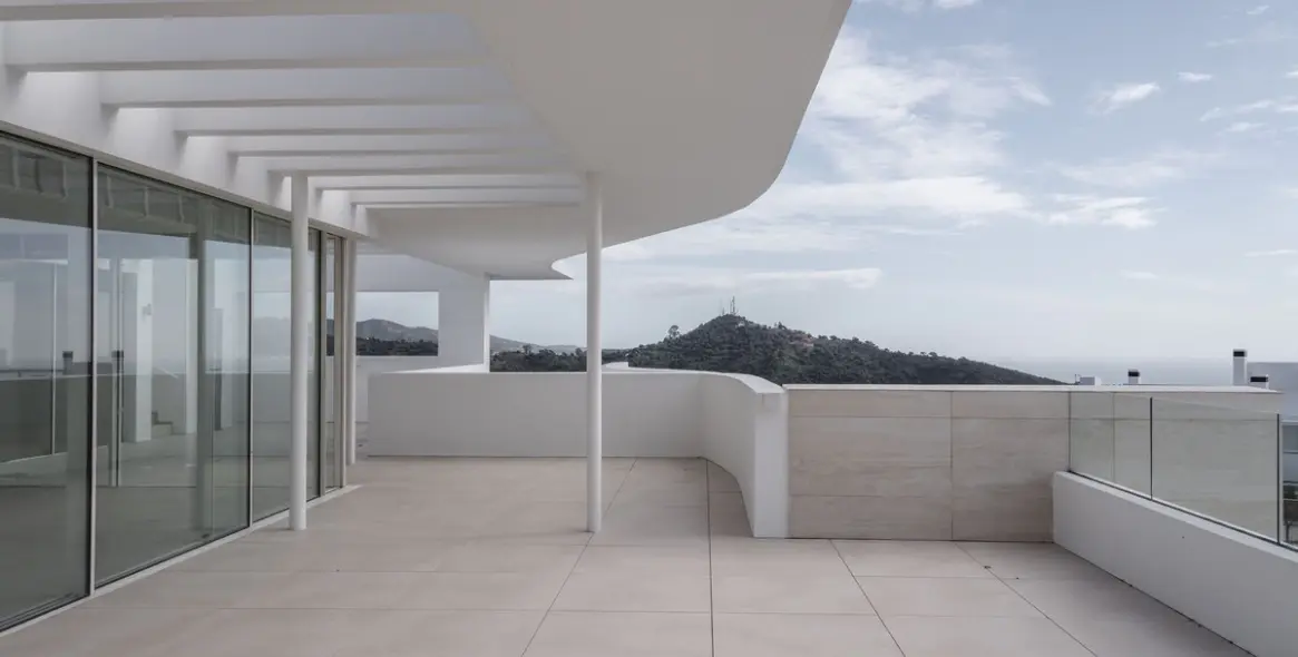 Sale of penthouse duplex in Ojén 21