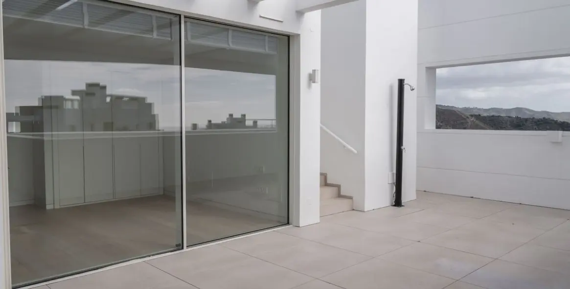 Sale of penthouse duplex in Ojén 22