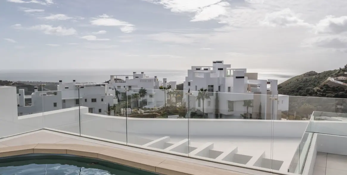 Sale of penthouse duplex in Ojén 27