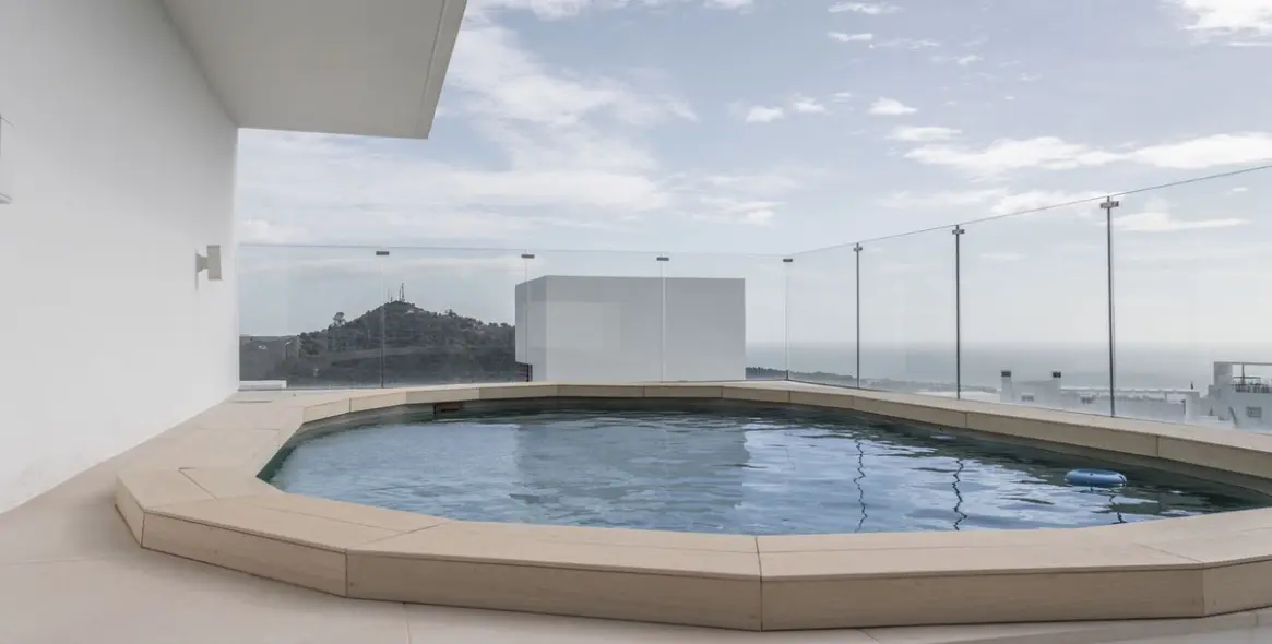 Venta de ático dúplex en Ojén 24