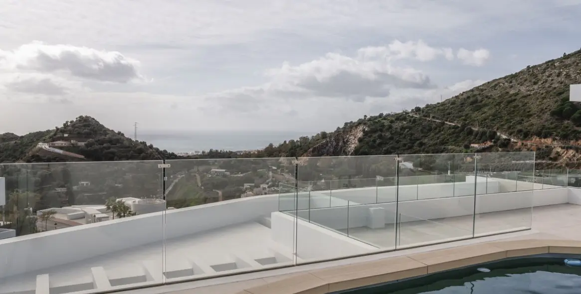 Venta de ático dúplex en Ojén 26