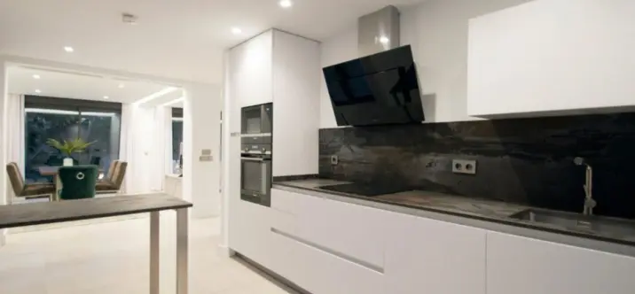 Venta de villa independiente en Nueva Andalucía 3