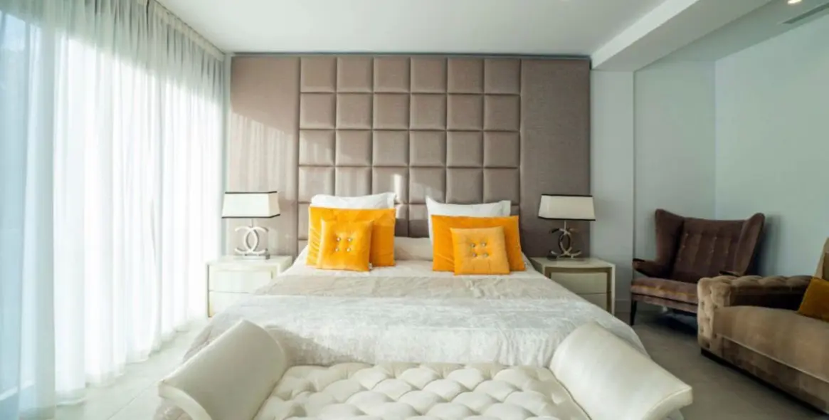 Venta de villa independiente en Nueva Andalucía 5