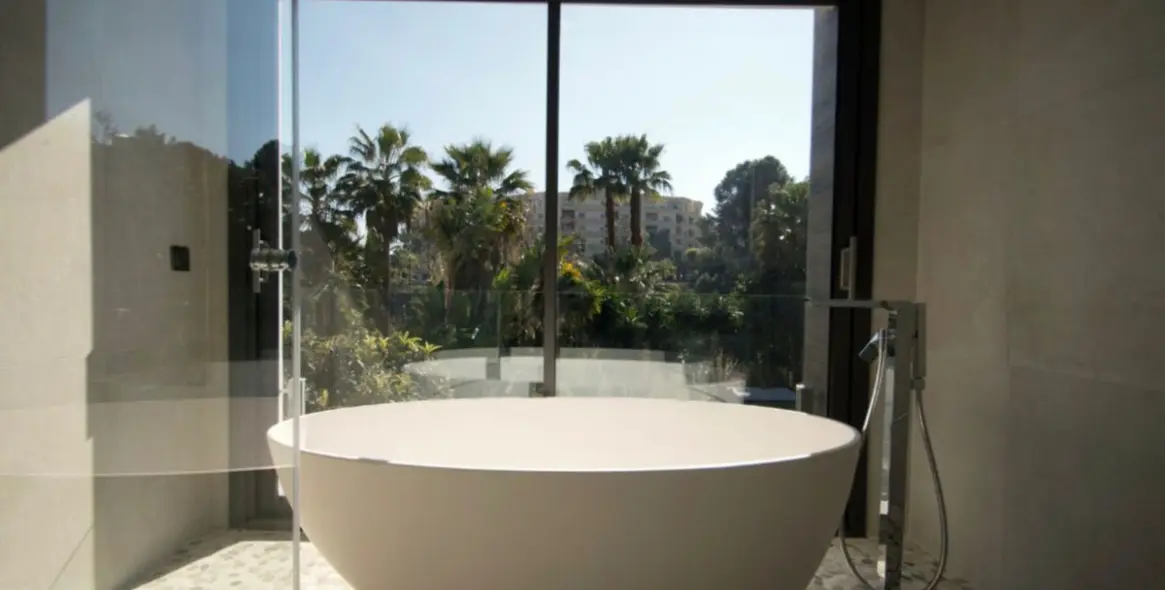 Venta de villa independiente en Nueva Andalucía 6