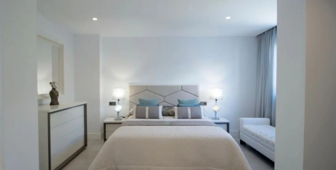 Venta de villa independiente en Nueva Andalucía 8