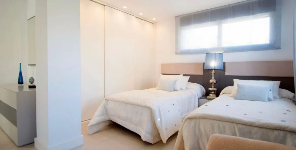 Venta de villa independiente en Nueva Andalucía 11