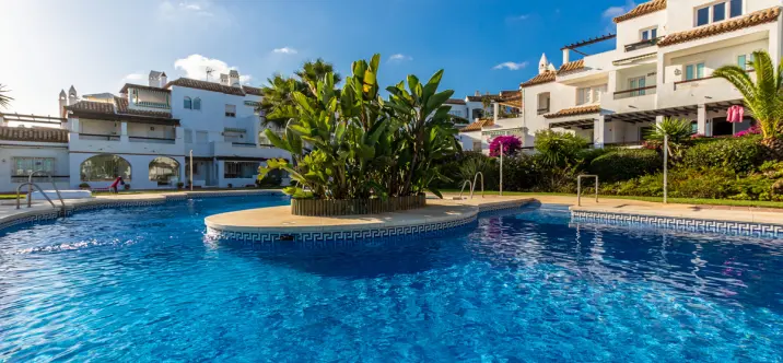 Долгосрочная аренда апартаментов на первом этаже в Calahonda 2