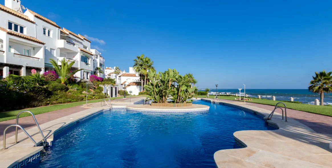 Долгосрочная аренда апартаментов на первом этаже в Calahonda 8