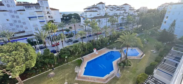 Long-term rent of penthouse in Puerto Banús 0