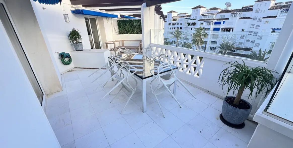 Long-term rent of penthouse in Puerto Banús 3