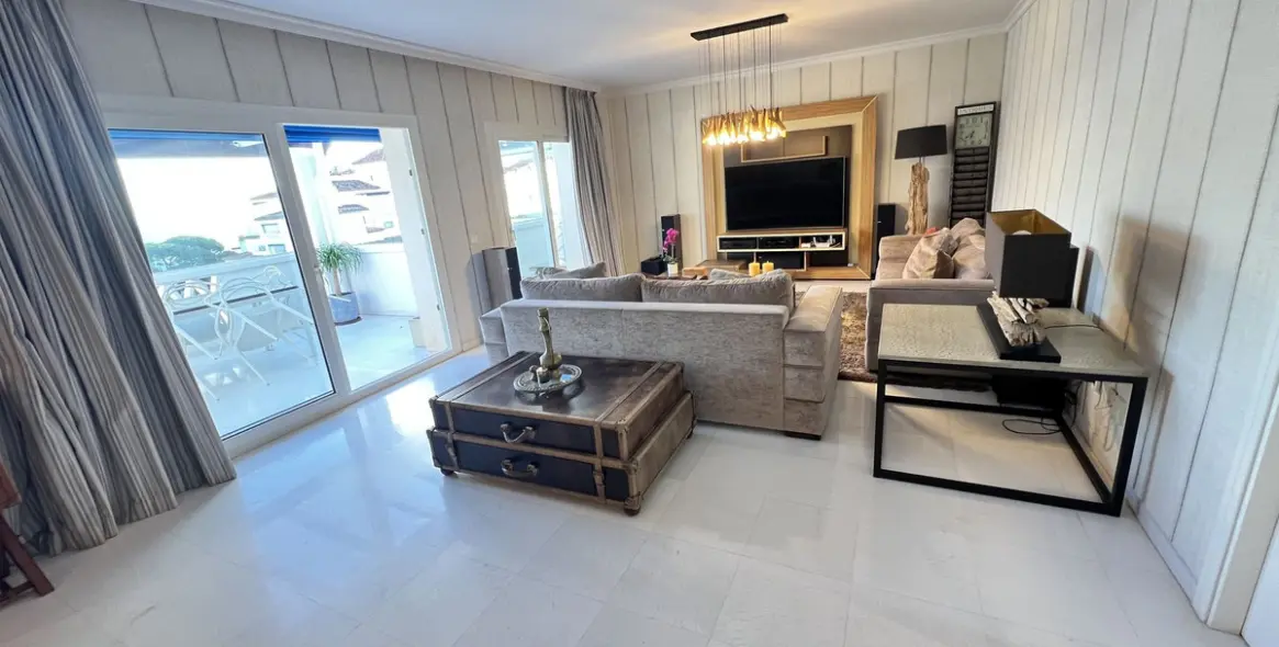 Long-term rent of penthouse in Puerto Banús 6