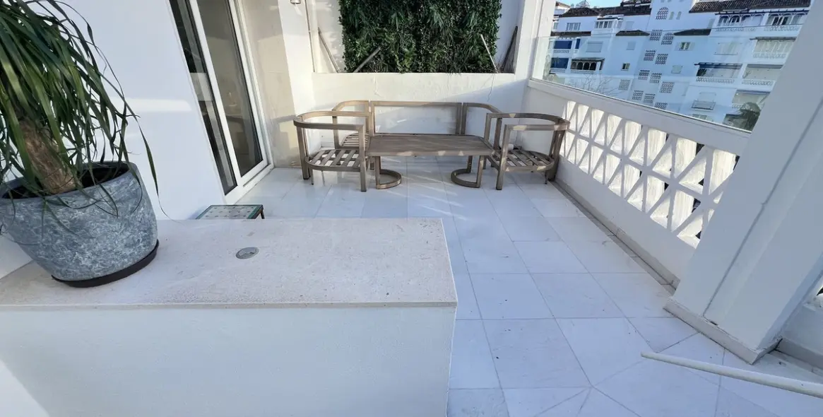 Long-term rent of penthouse in Puerto Banús 11