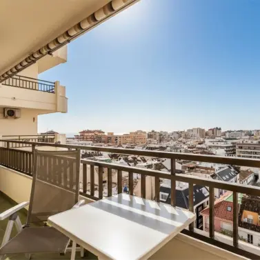 Sale of middle floor apartment in Fuengirola