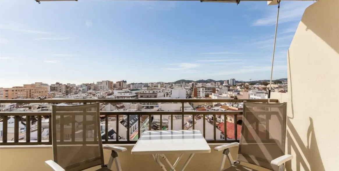 Sale of middle floor apartment in Fuengirola 2