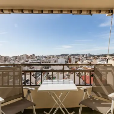 Sale of middle floor apartment in Fuengirola