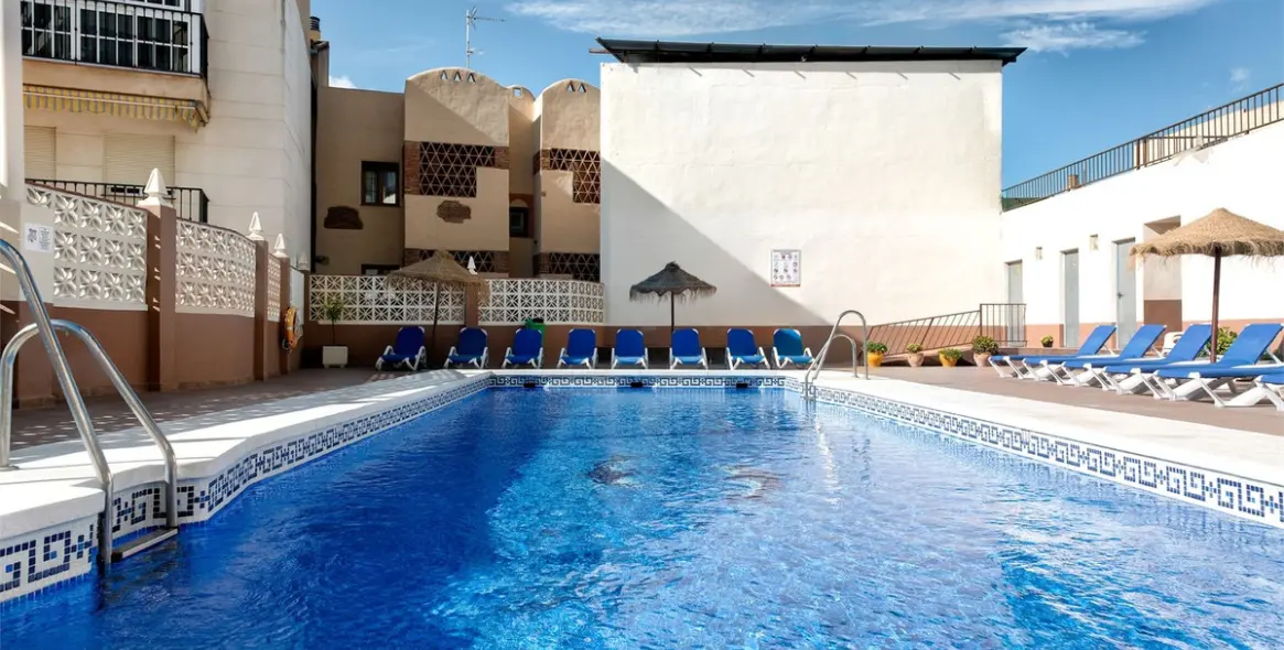 Sale of middle floor apartment in Fuengirola 3