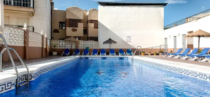 Sale of middle floor apartment in Fuengirola 2