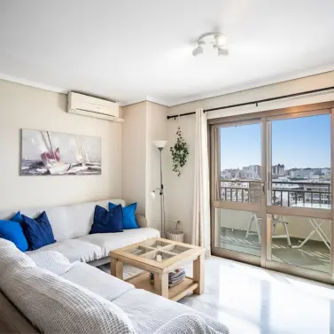 Sale of middle floor apartment in Fuengirola