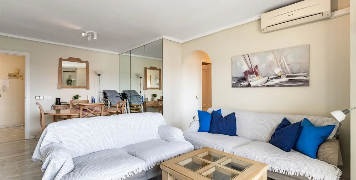 Sale of middle floor apartment in Fuengirola 6