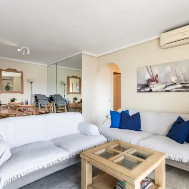 Sale of middle floor apartment in Fuengirola