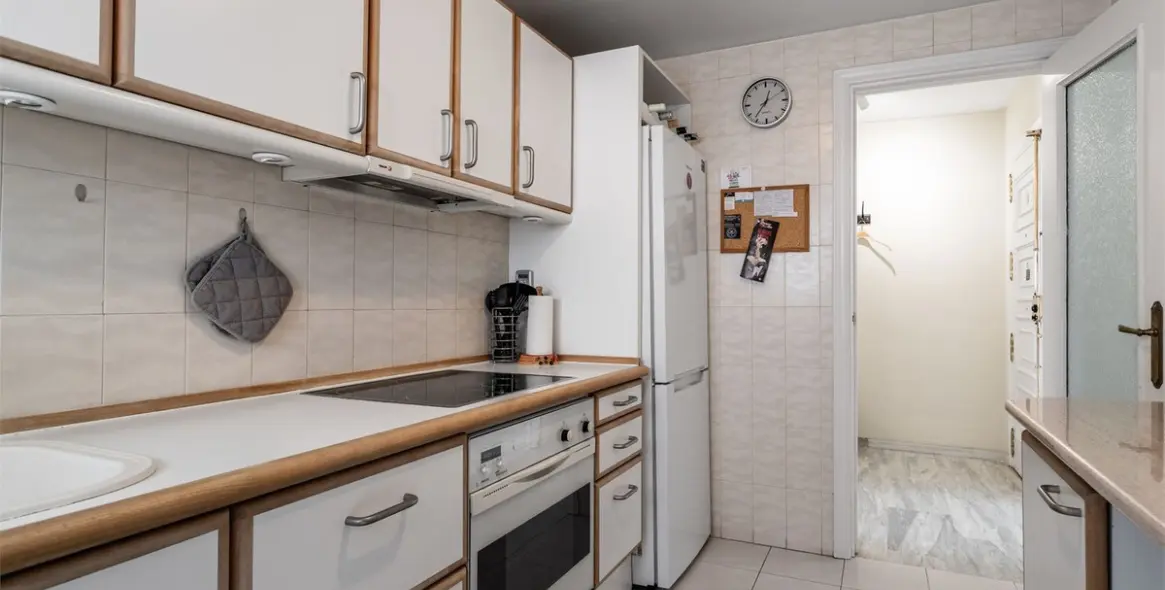 Sale of middle floor apartment in Fuengirola 9