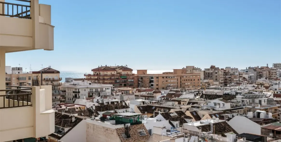 Sale of middle floor apartment in Fuengirola 10