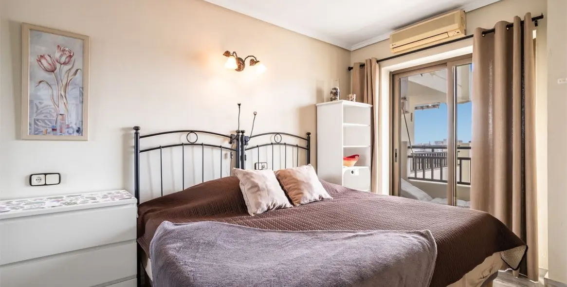 Sale of middle floor apartment in Fuengirola 14