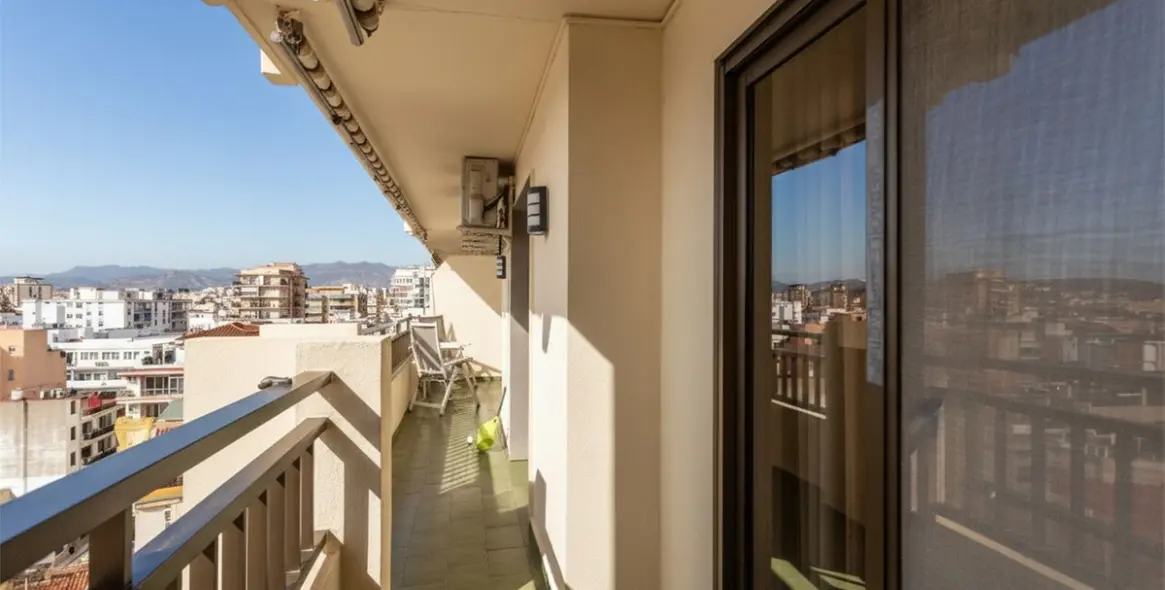 Sale of middle floor apartment in Fuengirola 16