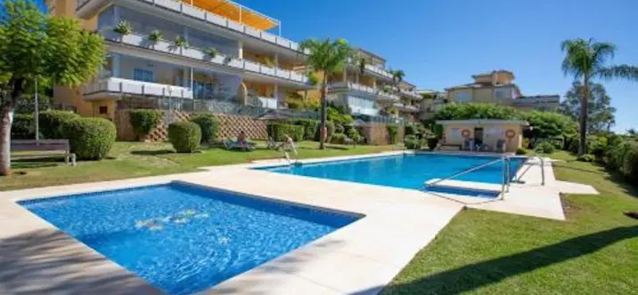 Sale of middle floor apartment in Cabopino 0