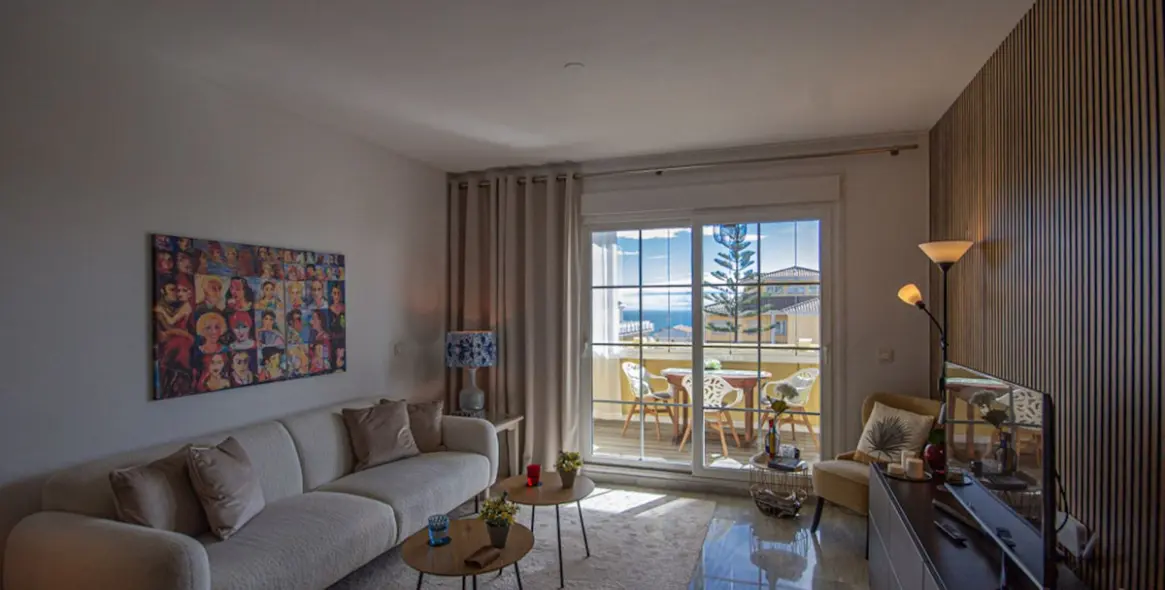 Venta de apartamento en planta media en Cabopino 3