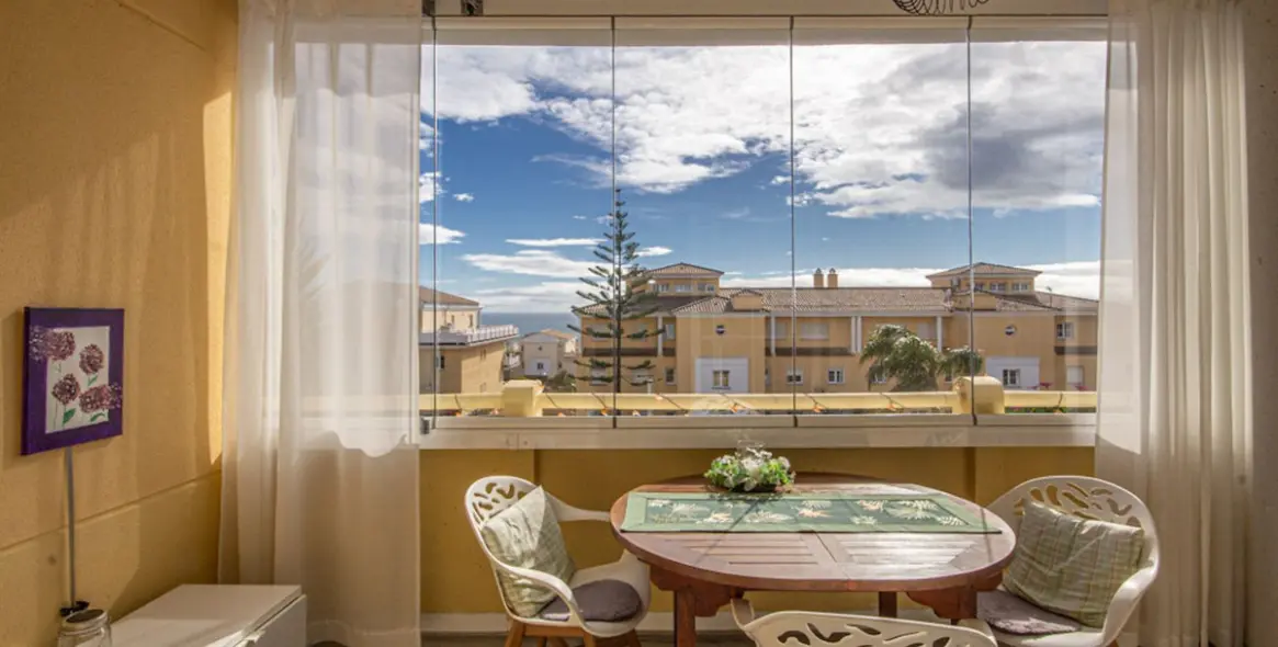 Venta de apartamento en planta media en Cabopino 6