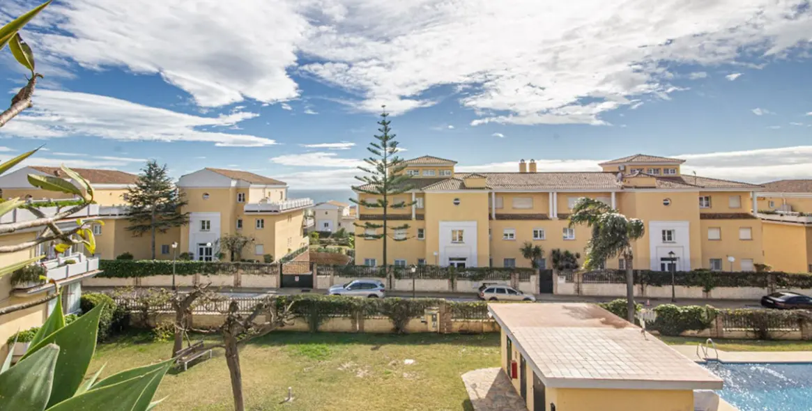 Venta de apartamento en planta media en Cabopino 11