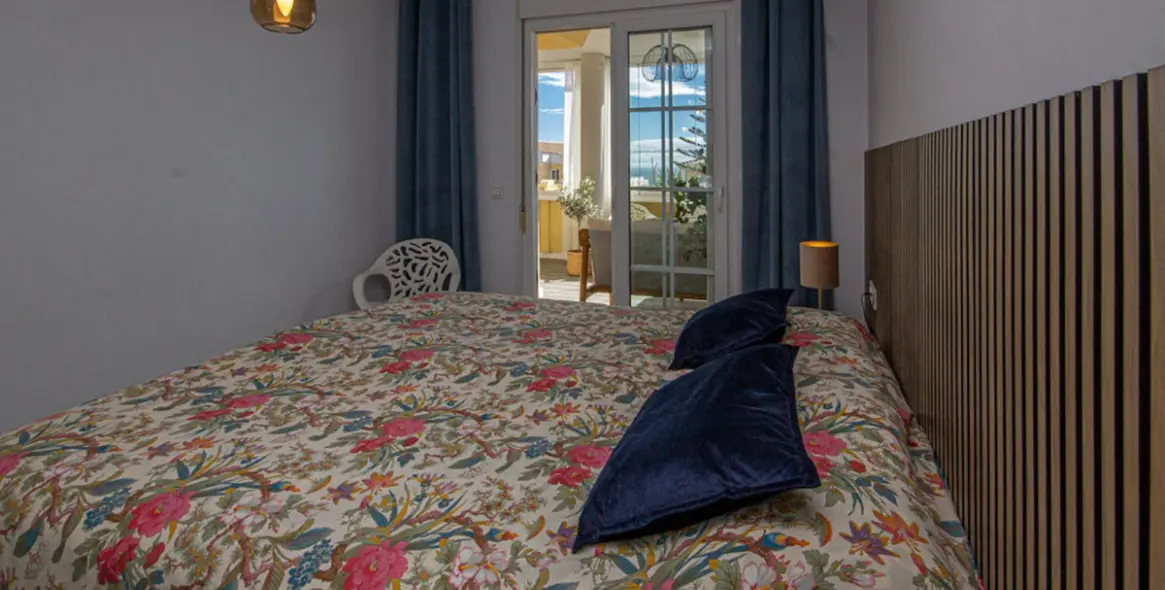 Venta de apartamento en planta media en Cabopino 18