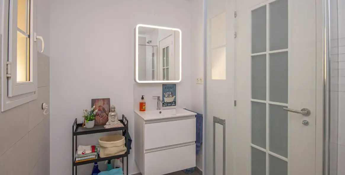 Sale of middle floor apartment in Cabopino 24