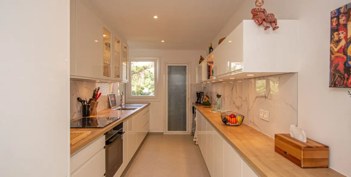 Sale of middle floor apartment in Cabopino 26