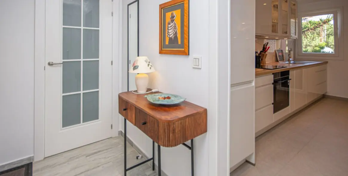 Sale of middle floor apartment in Cabopino 27