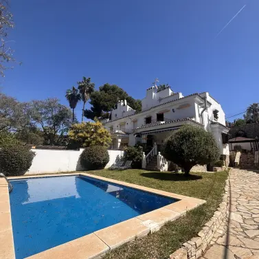 Venta de casa pareada en Nueva Andalucía