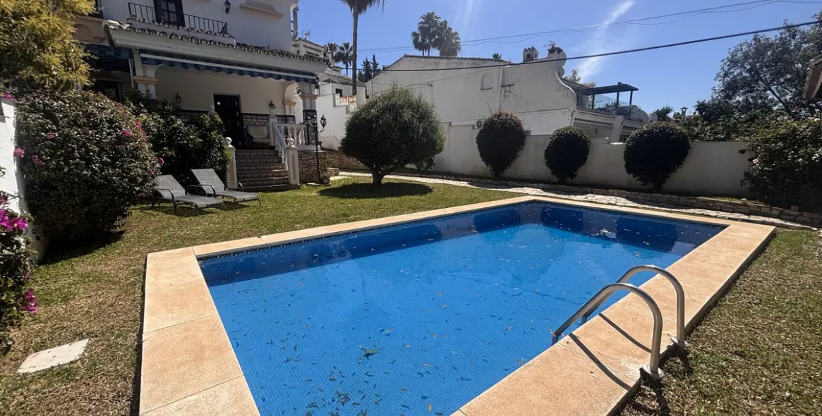 Sale of semi-detached house in Nueva Andalucía 3