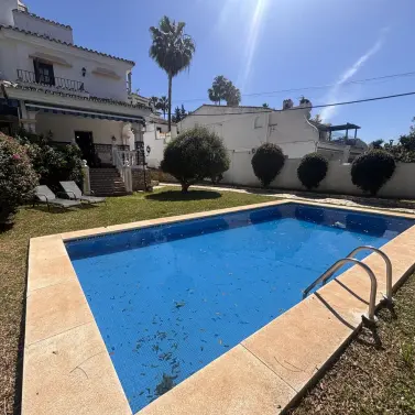 Venta de casa pareada en Nueva Andalucía