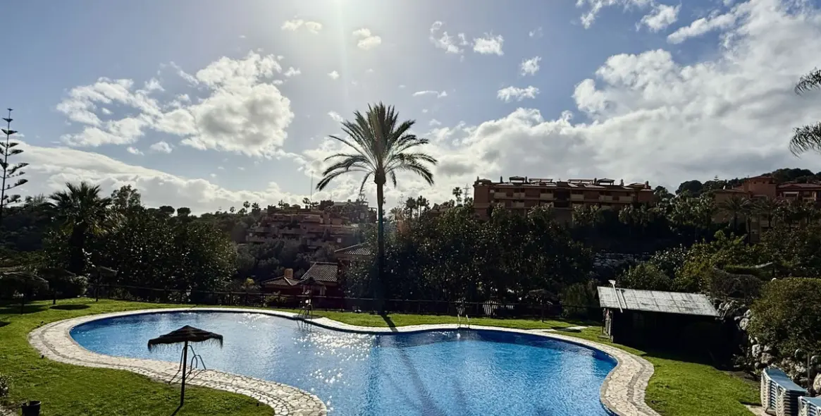 Sale of middle floor apartment in Reserva de Marbella 1