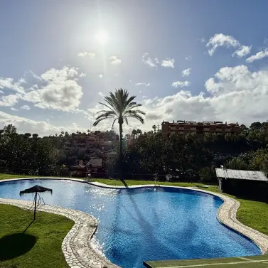 Venta de apartamento en planta media en Reserva de Marbella